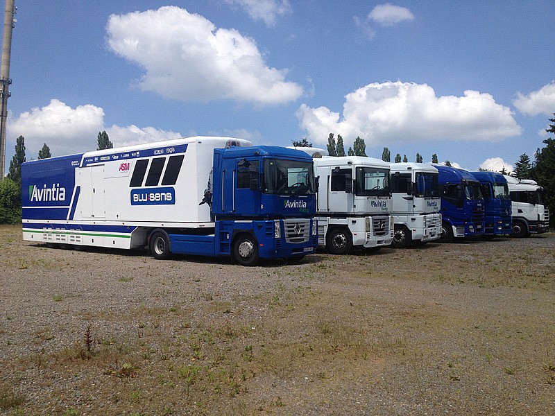 El convoy del Avintia Racing lo forman estos cinco tráilers.