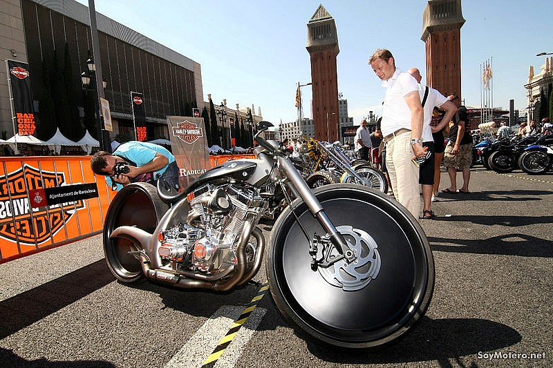 ‘Akrapovic’, la moto más espectacular del mundo en el Custom Bike Show