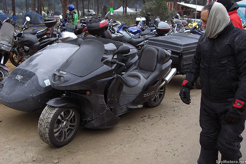 Algunas motos muy sofisticadas con sidecar y remolque - Pingüinos 2009