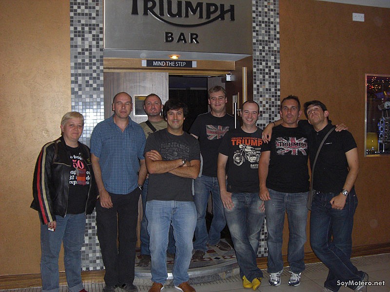 Visita a la fábrica de Triumph: el Bar Triumph