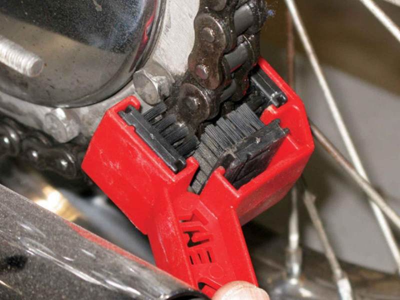 Cómo limpiar y engrasar la cadena de la moto? –canalMOTOR