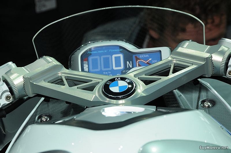 BMW Concept 6 - Instrumentación con GPS