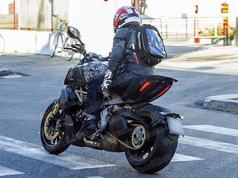 Ducati Diavel 2019 - trasera