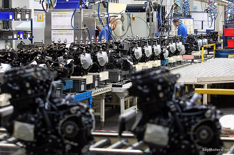 Visita a la fábrica de Triumph: los motores no suelen repetirse para que el tranajo no sea monótono