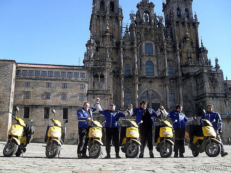 Camino de Santiago en scooter, Plaza del Obradoiro