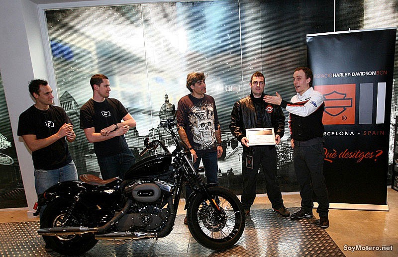 entrega de diploma Master of Technology por la Harley-Davidson University a Javier Gil Polo