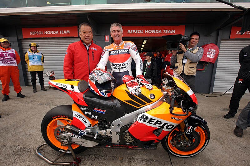 GP Australia MotoGP 2012: Shuhei Nakamoto (Vice Presidente HRC) y Mick Doohan 