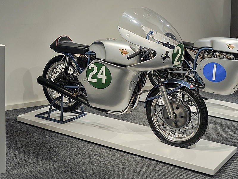 Exposición sobre Hailwood en el museo Ducati 01