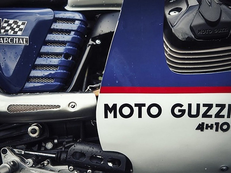 Moto Guzzi V7 por 4h10 detalle escape
