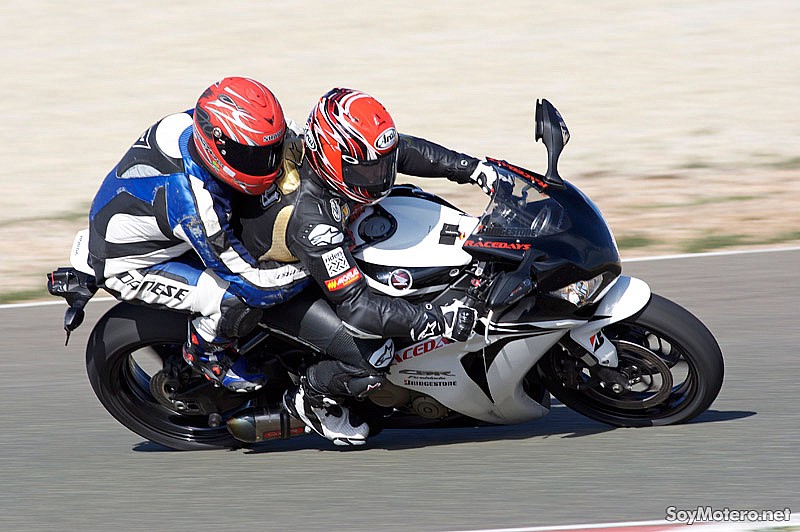 Randy Mamola - rodando con un alumno de la Superbike Academy, Almería