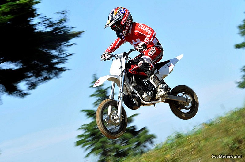 Husqvarna CR50 - motocross infantil, salto 