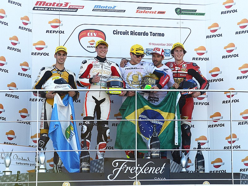 Eric Granado consigue la victoria y el título de Moto2