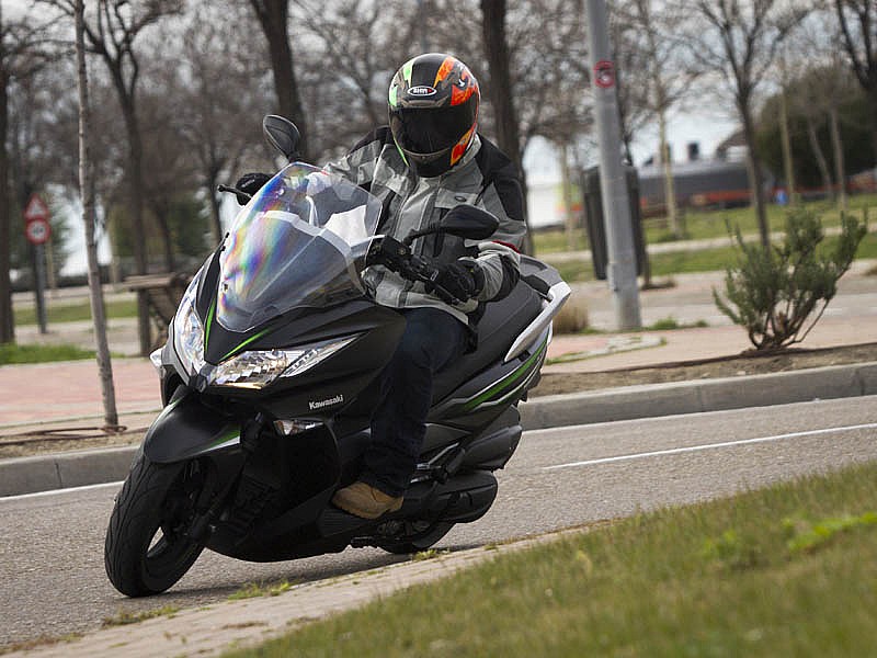 La calidad de acabados del Kawasaki J125 llama la atención