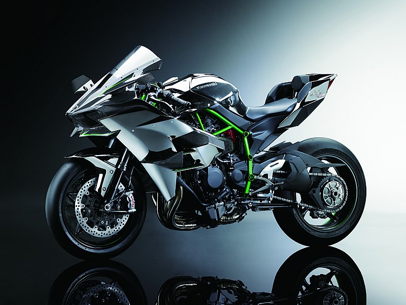 La impresionante Kawasaki Ninja H2R 2015 luce en carbono y crono