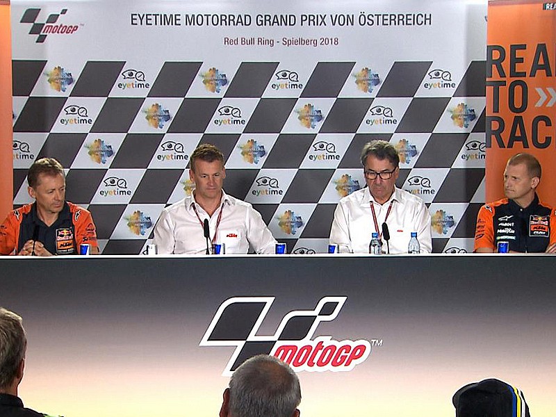 Los máximos responsables de KTM anunciaron en el GP de Austria la nueva unión con el Tec3 en Moto2