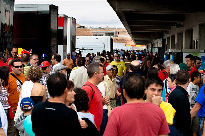 presentación de Motorland Aragón - ambiente en el paddock