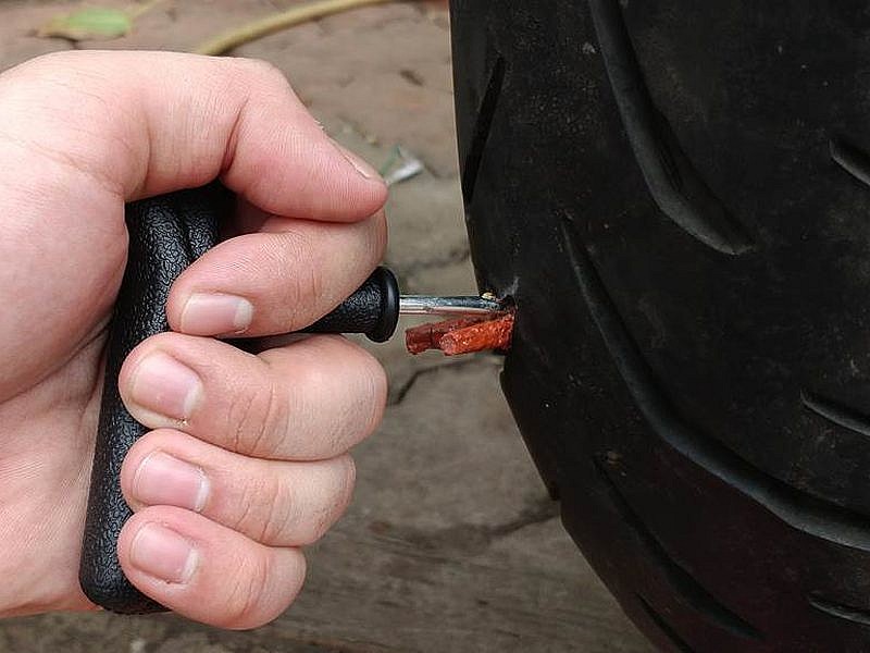 ✓ ¿Es correcto Reparar un PINCHAZO de un neumático con MECHAS o INSERTOS o  TARUGOS o churros? 😱 