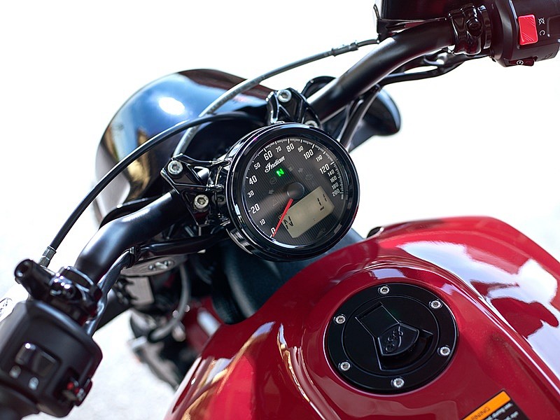 Indian Scout Bobber - manillar