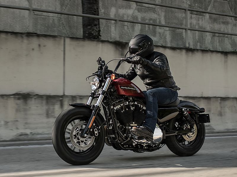 Harley-Davidson Sportster Forty-Eight Special - accion