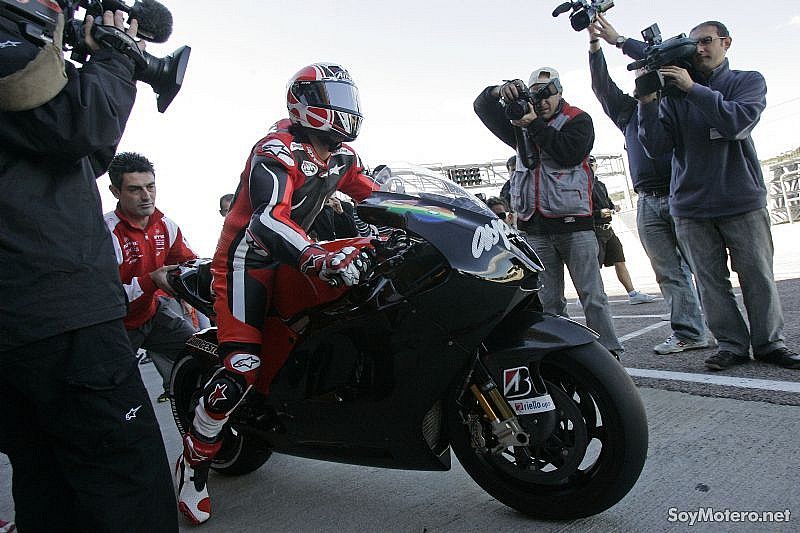 Héctor Barbera: primera prueba en MotoGP con la Ducati Desmosedici en Valencia