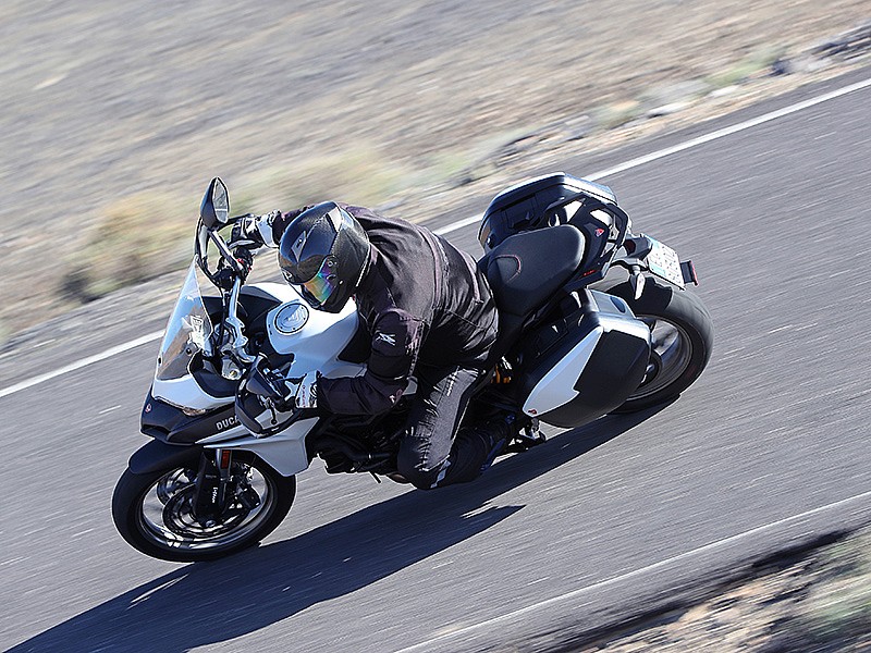 Cómo es y cómo se siente la conducción de una trail