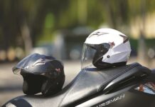Astone presenta su casco jet DJ9