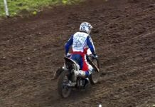 Un aterrizaje doloroso para moto y piloto