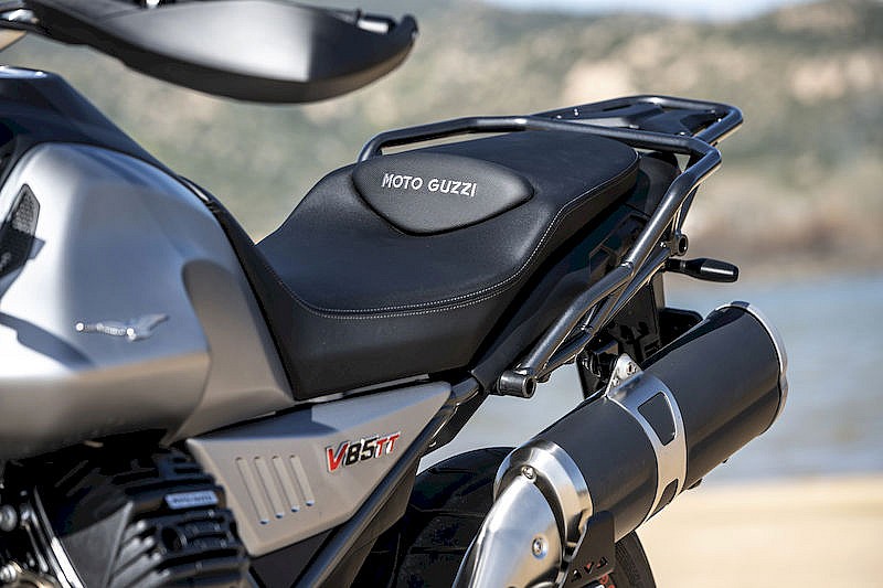 Moto Guzzi V85TT asiento y parrilla