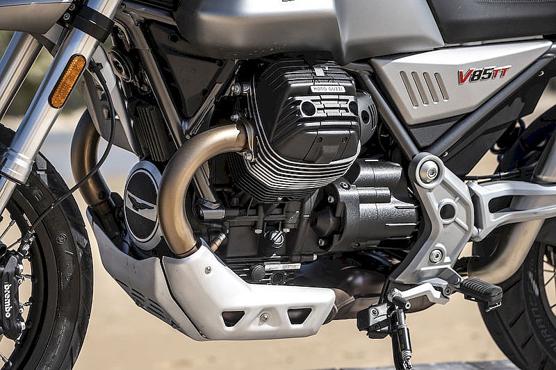 Moto Guzzi V85TT detalle motor