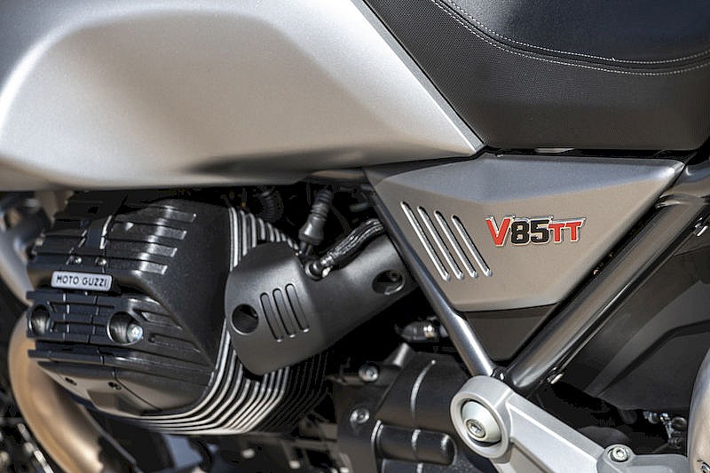 Moto Guzzi V85TT logotipo