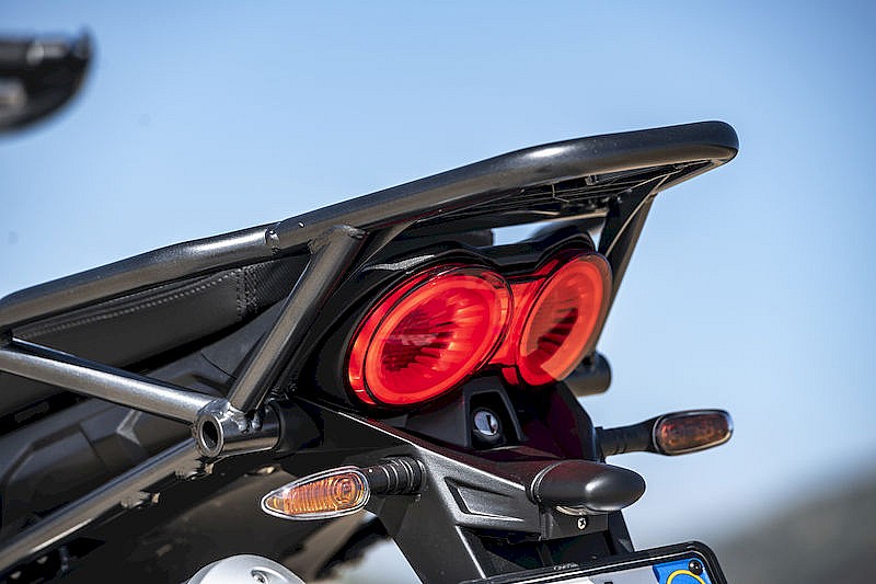 Moto Guzzi V85TT piloto trasero