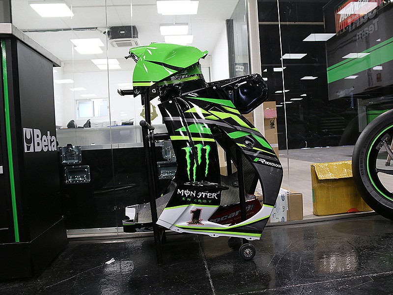 Fibras de la ZX10RR oficial.