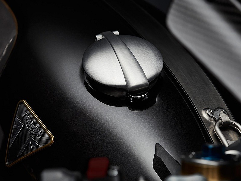 Triumph Thruxton TFC - depósito