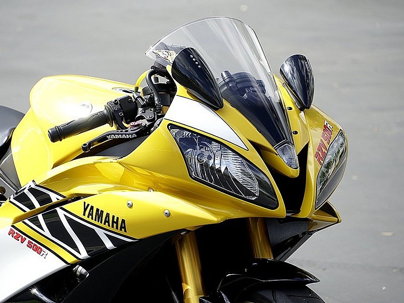 Yamaha RZ500 restomod R6R - faros