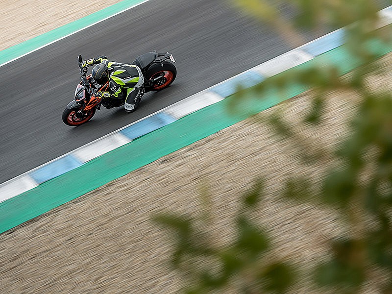 bridgestone_battlax_hypersport_s22_2019_14
