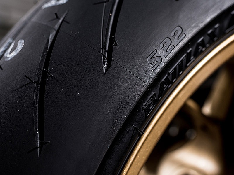 bridgestone_battlax_hypersport_s22_2019_16