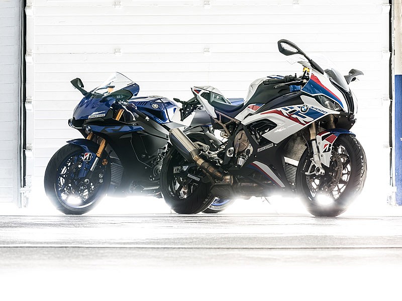 BMW S1000RR y Yamaha YZF-R1 calzadas con Bridgestone Battlax Hypersport S22
