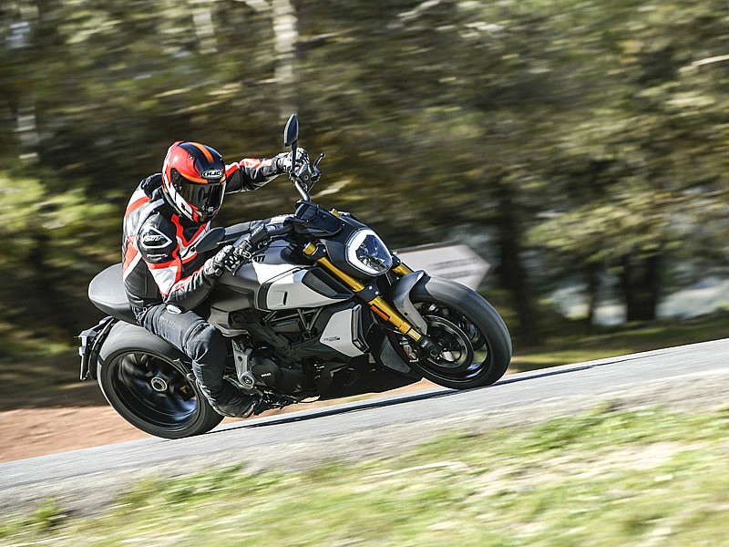 La Ducati Diavel S 2019 tiene tecnología de superbike, imagen cruiser y deportividad naked