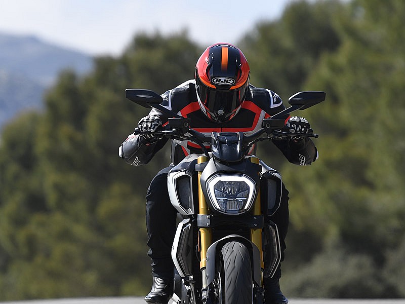 La Ducati Diavel S 2019 es una "MegaMonster" de armas tomar
