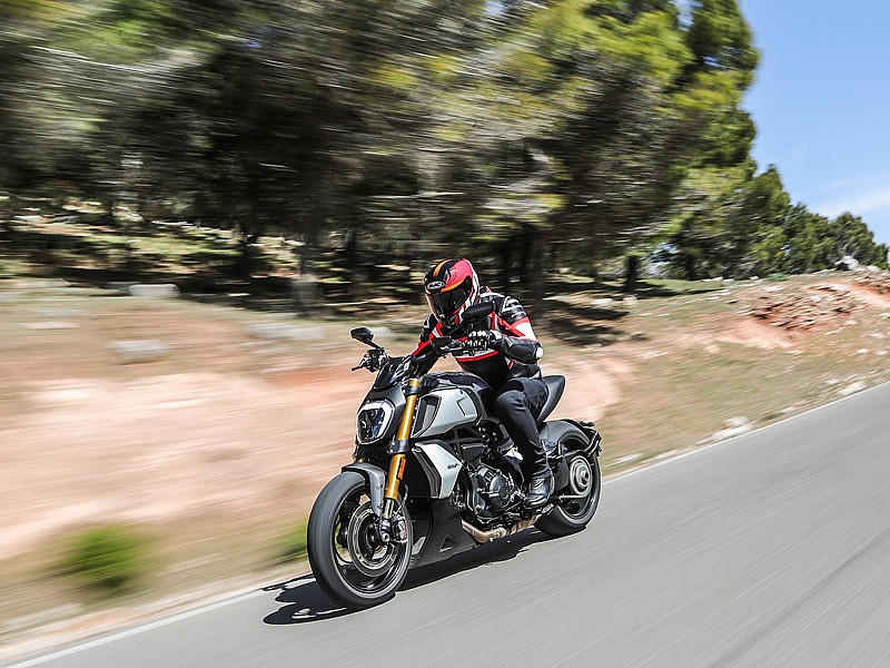 La Ducati Diavel 1260 2019 estándar arranca e 20.390 €