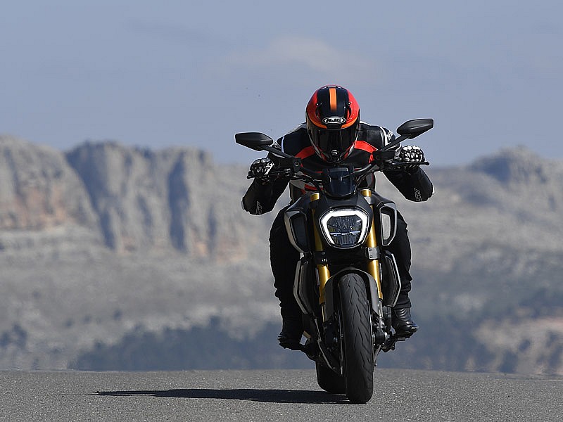 La Ducati Diavel 1260 S 2019 se posiciona entre la Monster 1200 y la XDiavel