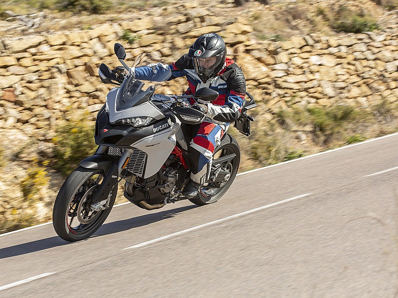 La Ducati Multistrada 950 S 2019 es una moto noble, estable y precisa