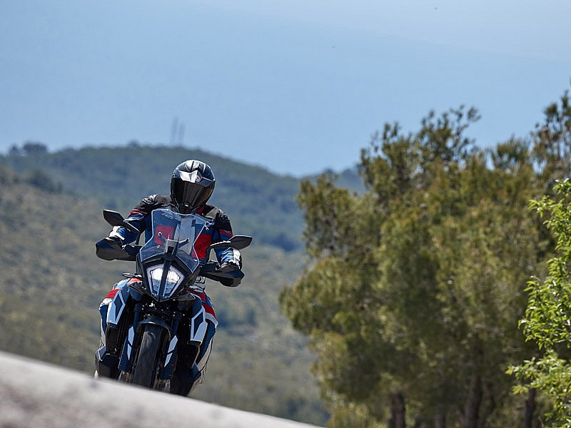 La KTM 790 Adventure/R incluye ABS en curva con modo offroad