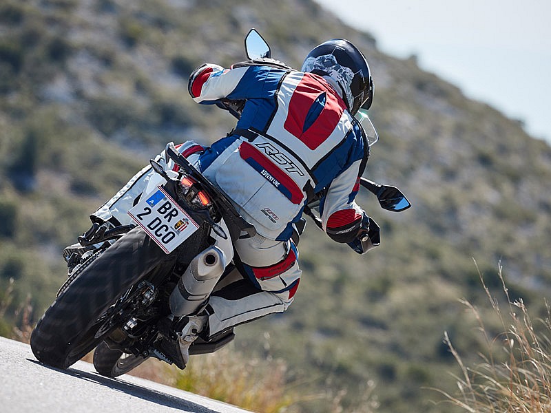 La KTM 790 Adventure/R dispone de control de tracción en curva