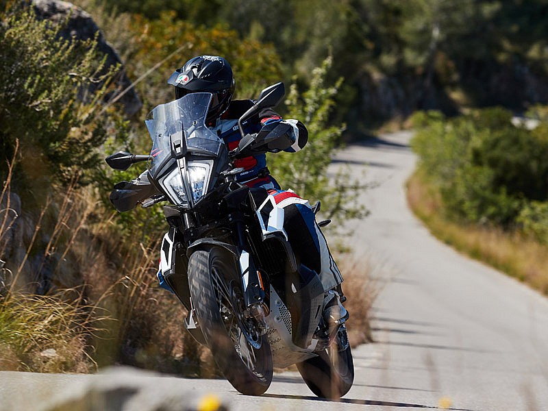 La KTM 790 Adventure es una excelente motor rutera multiuso