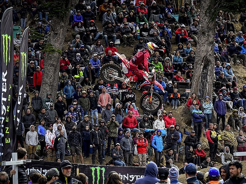 Gajser fue segundo en el podio final de MXGP