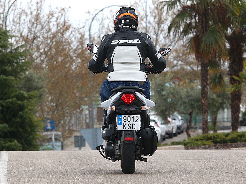 MX Motor Bolt 125, trasera