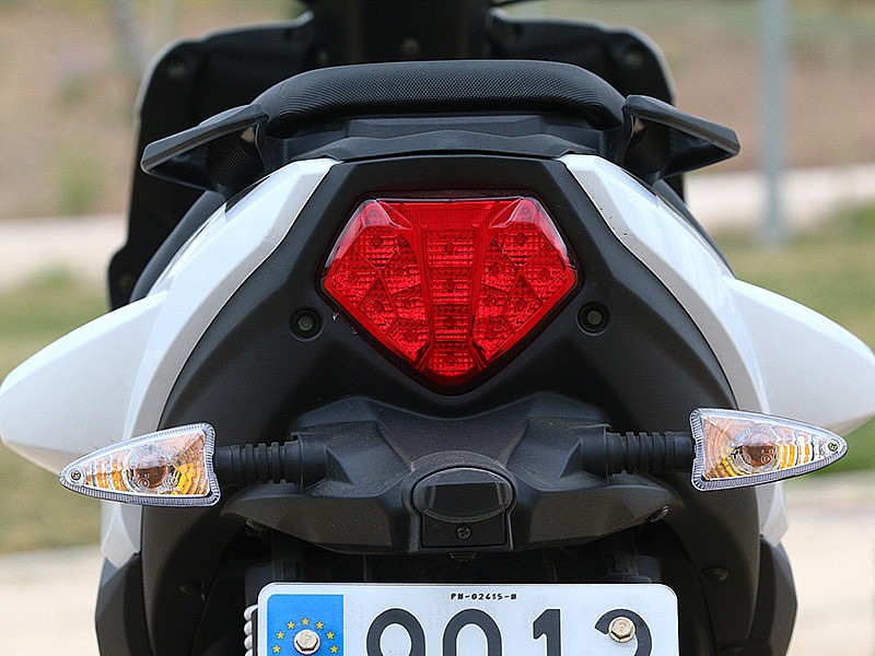 MX Motor Bolt 125, trasera