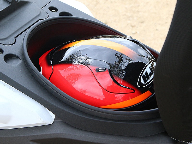 MX Motor Bolt 125, asiento