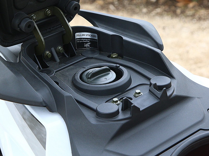 MX Motor Bolt 125, depósito